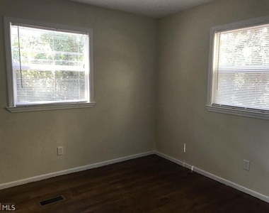 131 Pineview Drive - Photo Thumbnail 6