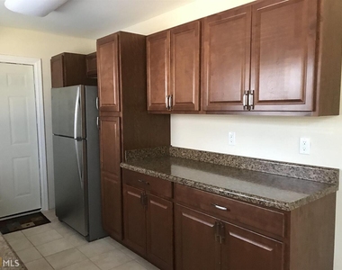 131 Pineview Drive - Photo Thumbnail 3