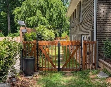 2511 Clairmont Road Ne - Photo Thumbnail 3