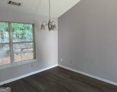 631 Sycamore Drive - Photo Thumbnail 4