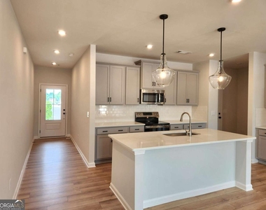 848 Leraes Way - Photo Thumbnail 1