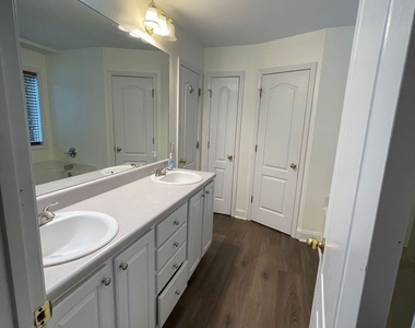 166 Cove Hills Road - Photo Thumbnail 10