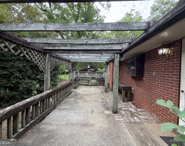 1054 College Station Road - Photo Thumbnail 14