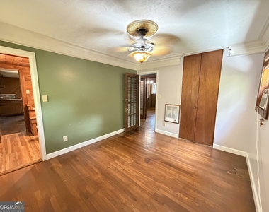1054 College Station Road - Photo Thumbnail 8
