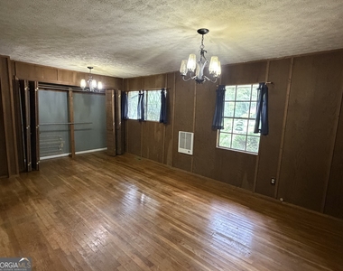 1054 College Station Road - Photo Thumbnail 5