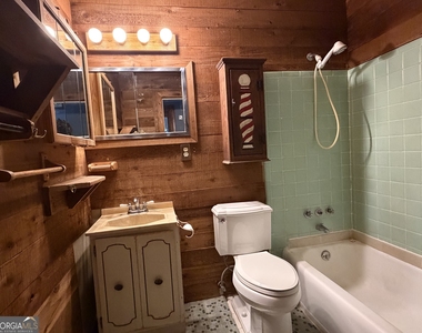 1054 College Station Road - Photo Thumbnail 7