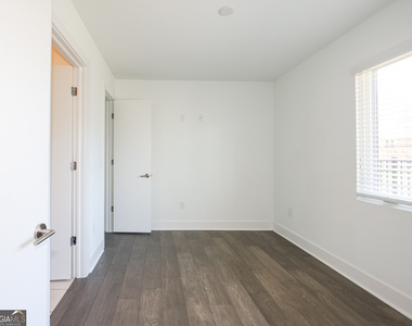 1145 Kirkwood Avenue Se - Photo Thumbnail 3
