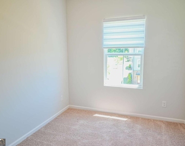 756 Payton Lane - Photo Thumbnail 8
