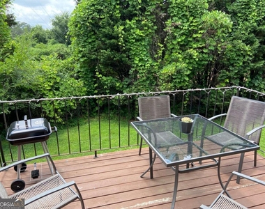 2165 S Milledge Avenue - Photo Thumbnail 8