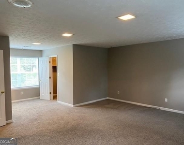 2121 Heritage Trace Drive - Photo Thumbnail 11