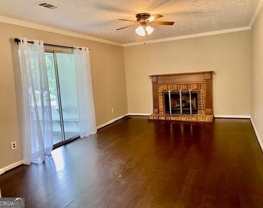 2121 Heritage Trace Drive - Photo Thumbnail 8