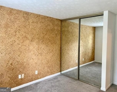 2121 Heritage Trace Drive - Photo Thumbnail 16