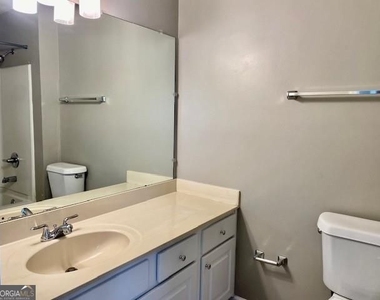 2121 Heritage Trace Drive - Photo Thumbnail 15