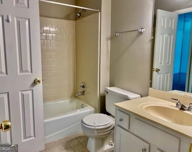 2121 Heritage Trace Drive - Photo Thumbnail 12