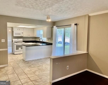 2121 Heritage Trace Drive - Photo Thumbnail 2