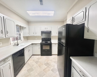 300 Springdale Drive - Photo Thumbnail 4