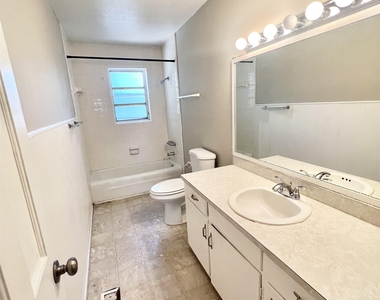 300 Springdale Drive - Photo Thumbnail 8