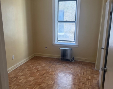 West 176th Street - Photo Thumbnail 3
