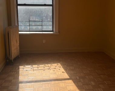 West 176th Street - Photo Thumbnail 9