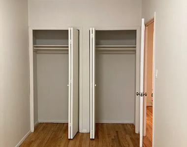 270 West 25th Street - Photo Thumbnail 4