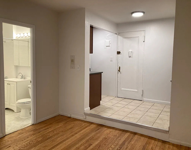 270 West 25th Street - Photo Thumbnail 6