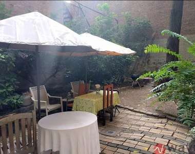 270 West 25th Street - Photo Thumbnail 10