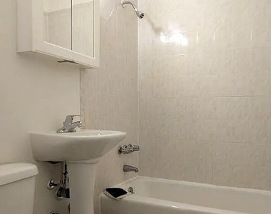 270 West 25th Street - Photo Thumbnail 8