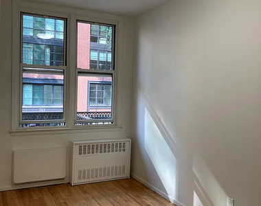 260 West 24th Street - Photo Thumbnail 4