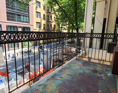 260 West 24th Street - Photo Thumbnail 2