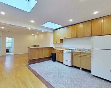 322 2nd Avenue - Photo Thumbnail 2