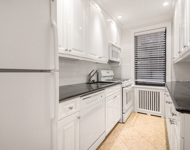 340 East 66th Street - Photo Thumbnail 2
