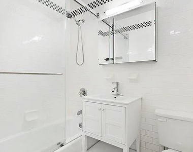 121 Madison Avenue - Photo Thumbnail 4