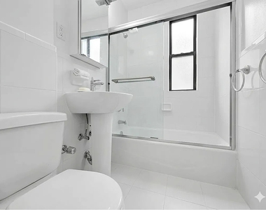 214 East 51st Street - Photo Thumbnail 2