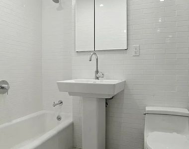 121 Madison Avenue - Photo Thumbnail 5