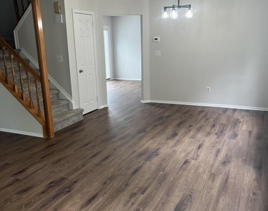 157 Malibu Drive - Photo Thumbnail 3