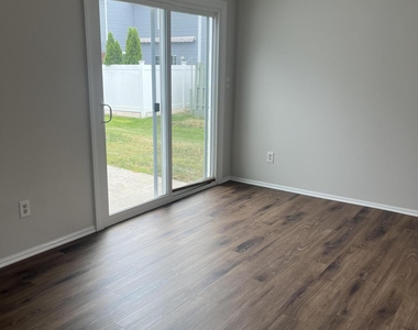 157 Malibu Drive - Photo Thumbnail 6