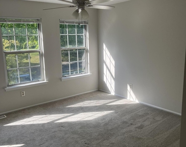 157 Malibu Drive - Photo Thumbnail 8