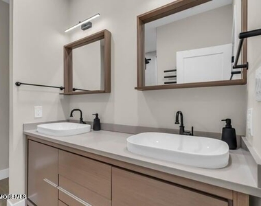 22 Cooper Avenue - Photo Thumbnail 11