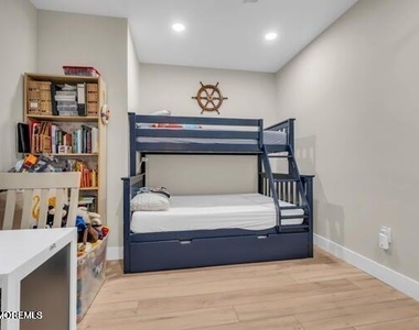 22 Cooper Avenue - Photo Thumbnail 15