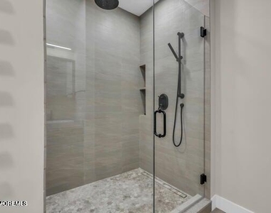 22 Cooper Avenue - Photo Thumbnail 12