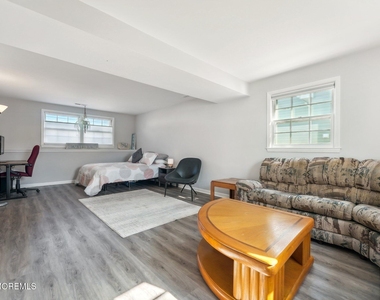 202 Yale Avenue - Photo Thumbnail 10