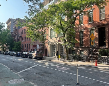 Jane St - Photo Thumbnail 2