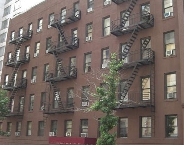 East 84 Street - Photo Thumbnail 5