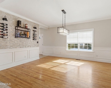 941 Fifth Avenue - Photo Thumbnail 3
