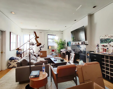 176 2nd Avenue - Photo Thumbnail 3