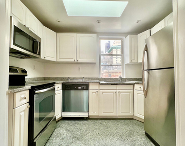 West 55th Street - Photo Thumbnail 6