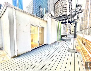 West 55th Street - Photo Thumbnail 3