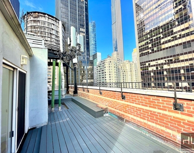 West 55th Street - Photo Thumbnail 2