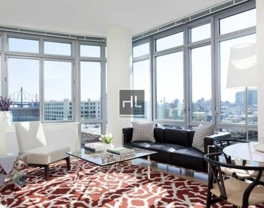Center Boulevard - Photo Thumbnail 1