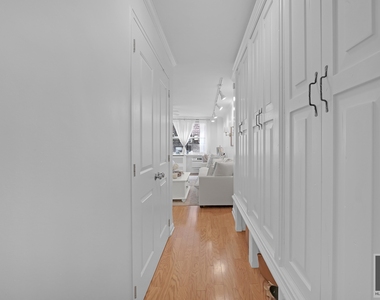 315 East 70 Street - Photo Thumbnail 3